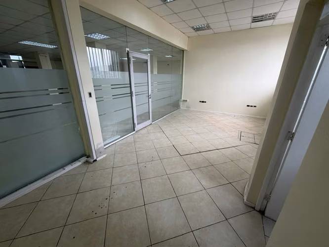 SE ARRIENDA AMPLIO LOCAL COMERCIAL EN THNO