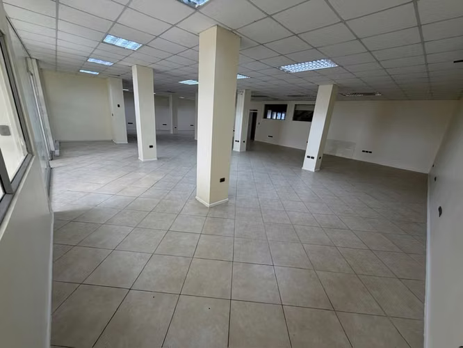 SE ARRIENDA AMPLIO LOCAL COMERCIAL EN THNO