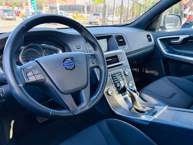 VOLVO S60 D2 AT DIESEL 2019 - Imagen 9