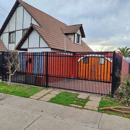 VENTA LINDA Y AMPLIA CASA 4 D 2 B CIUDAD SATÉLITE MAIPÚ