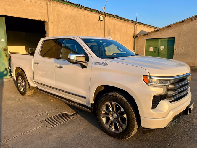 Chevrolet Silverado 3.0 HIGH COUNTRY 4X4 AT - Imagen 5