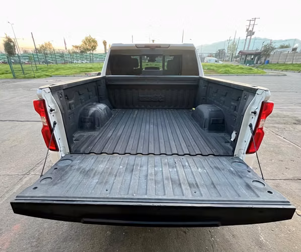 Chevrolet Silverado 3.0 HIGH COUNTRY 4X4 AT - Imagen 8