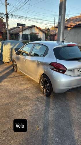 Peugeot 208 1.2 - Imagen 2