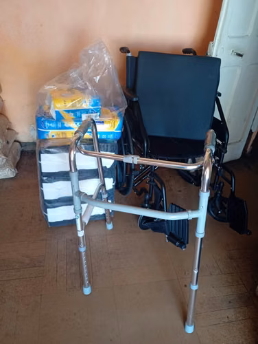 SILLA DE RUEDAS + BURRO + COJIN ANTIESCARA + PAÑALES Y APOSITOS