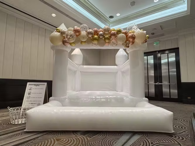 Castillo Inflable Blanco + Motor + Pelotitas + Muebles (Usado)