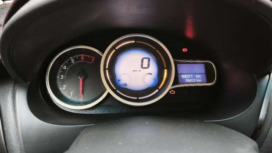 Renault Fluence 2.0 Authentique 2014 - Motor andando (Detalle biela / Agua)