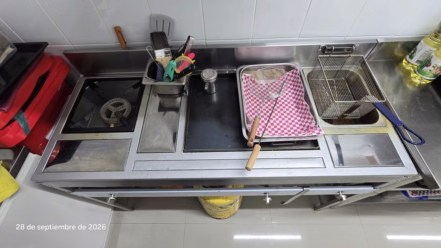 Máquina aut. Ventus café, vitrina refrig. Curva, visicooler ventus (5 meses de uso ))