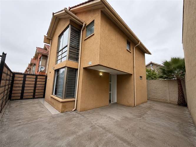 Casa en venta 2 pisos de 3 dorm. en el ABRAZO Maipú