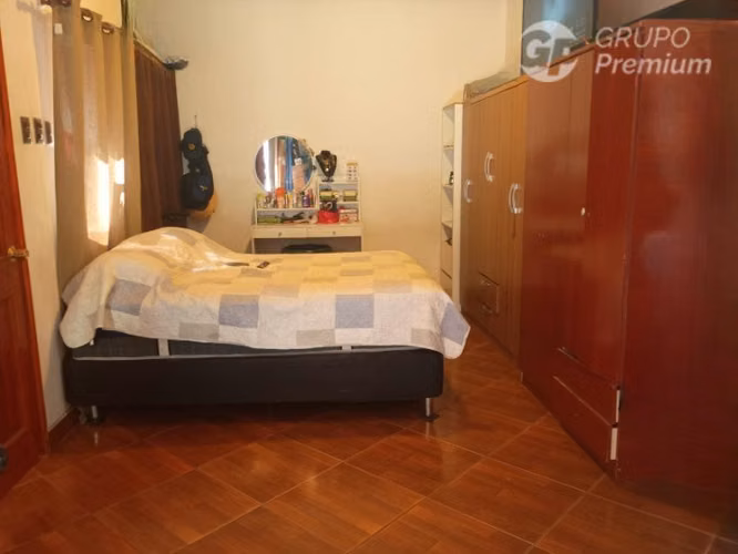 Acogedora Casa de 3D 1B.con potencial en venta Est. Central - Imagen 11