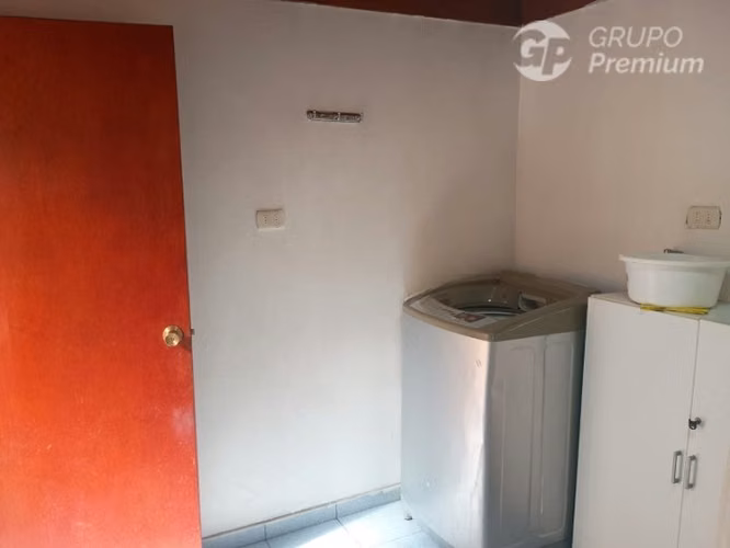 Acogedora Casa de 3D 1B.con potencial en venta Est. Central - Imagen 13