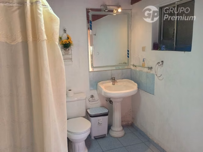 Acogedora Casa de 3D 1B.con potencial en venta Est. Central - Imagen 15