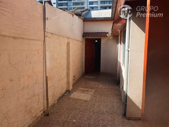 Acogedora Casa de 3D 1B.con potencial en venta Est. Central - Imagen 7