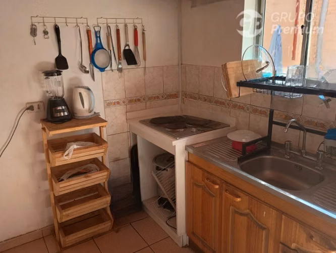 Acogedora Casa de 3D 1B.con potencial en venta Est. Central - Imagen 9