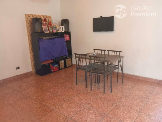 Acogedora Casa de 3D 1B.con potencial en venta Est. Central - Imagen 2