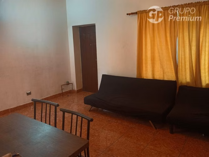 Acogedora Casa de 3D 1B.con potencial en venta Est. Central - Imagen 4