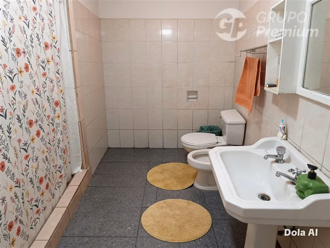 CASA CON AMPLIOS ESPACIOS Y 11 D, 5B EN VENTA EN CERRILLOS