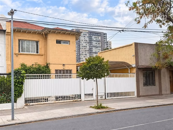 Casa en venta Independencia sector residencial 5D 4B Piscina