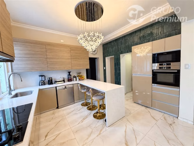 Casa en venta Independencia sector residencial 5D 4B Piscina