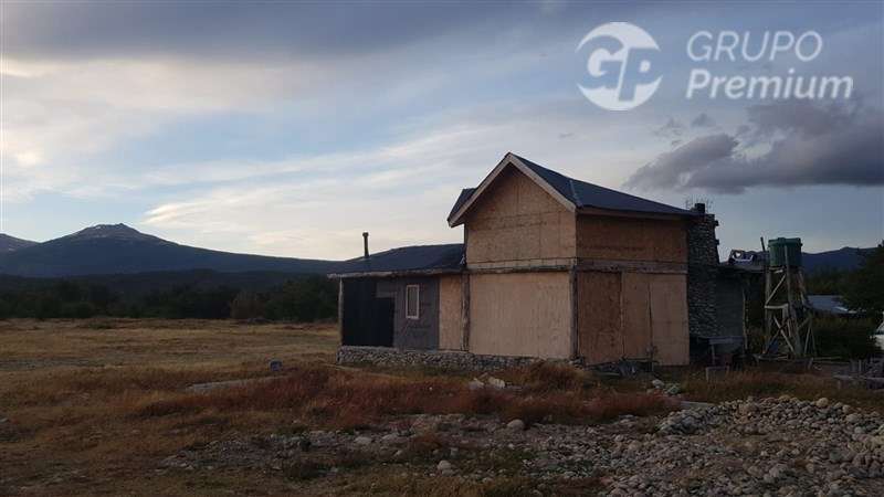 Gran Parcela con casa en construcción en venta en Lago Verde