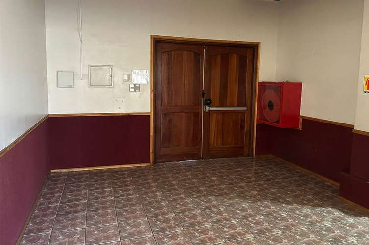 Propiedad - Perfectamente Equipada para Culto u otros fines