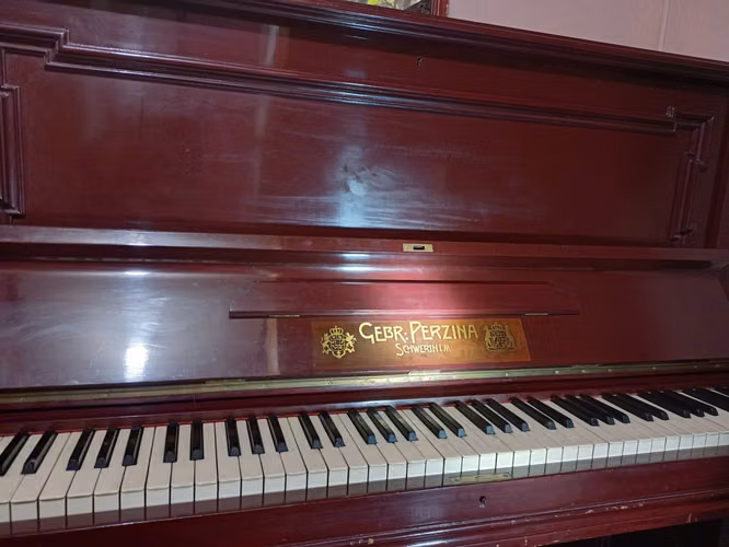 Piano Vertical Alemán Perzina