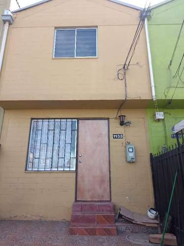 Hermosa casa, 2 pisos, 1 baño, 1 estacionamiento