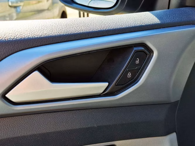 VOLKSWAGEN T-CROSS 2021 - Imagen 13
