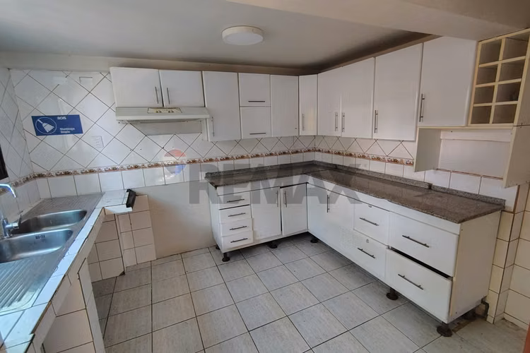 Oportunidad casa en peñalolen 5d/3b/3e - Imagen 2