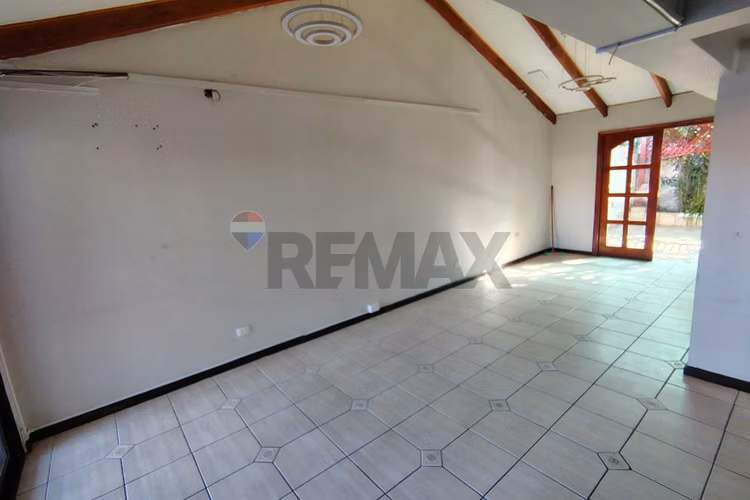 Oportunidad casa en peñalolen 5d/3b/3e - Imagen 3