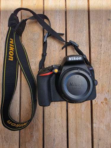 Camara Nikon D5600 mas lentes