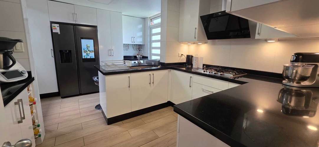 Vivienda Luminosa con Excelente Conectividad (185859)