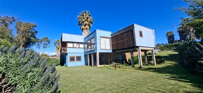 Casa en arriendo de 4 dormitorios 4 baños en Santo Domingo