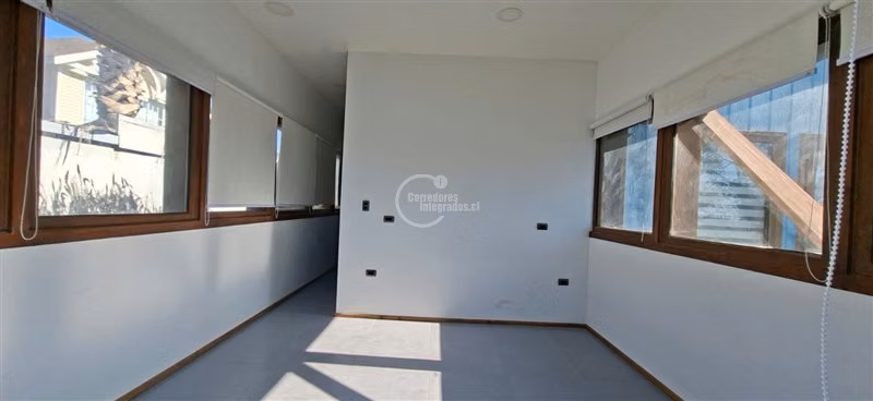 Casa en arriendo de 4 dormitorios 4 baños en Santo Domingo