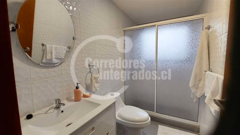 Casa en arriendo de 4 dormitorios 4 baños en Santo Domingo