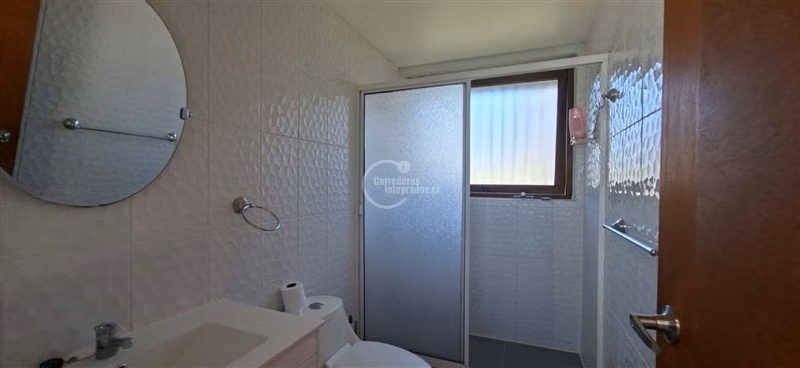 Casa en arriendo de 4 dormitorios 4 baños en Santo Domingo