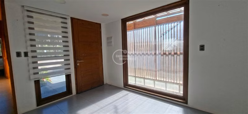 Casa en arriendo de 4 dormitorios 4 baños en Santo Domingo
