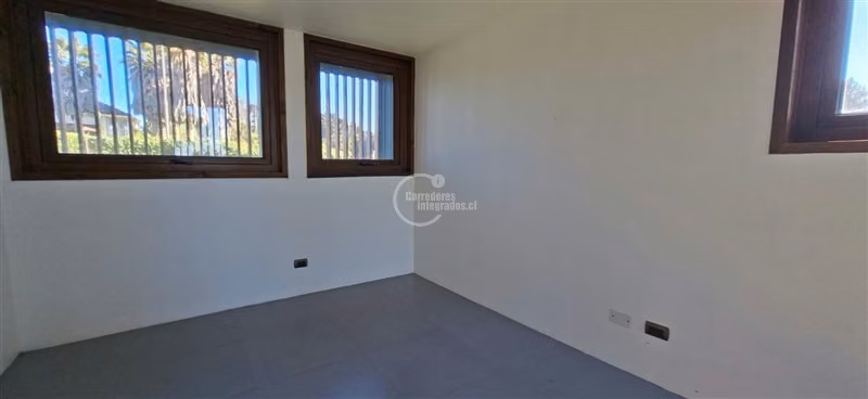 Casa en arriendo de 4 dormitorios 4 baños en Santo Domingo