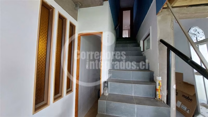Casa en arriendo de 4 dormitorios 4 baños en Santo Domingo