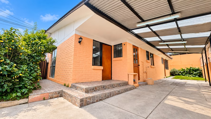 VENTA CASA EN CONDOMINIO 4HAB 2BA LIMACHE