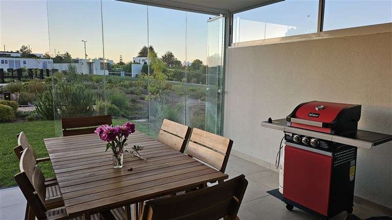 Depto 2 d con jardín en condominio Marbella Golf, amoblado - Imagen 3