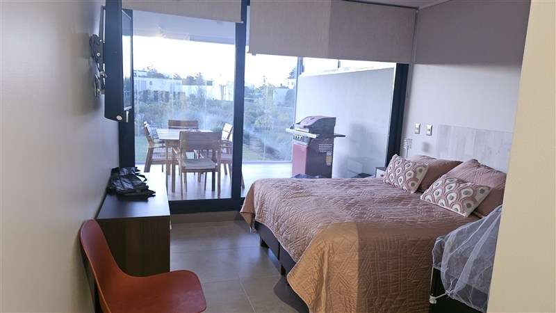 Depto 2 d con jardín en condominio Marbella Golf, amoblado - Imagen 10