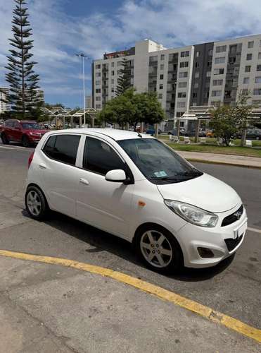 Hyundai i10 1.1 GLS FL Full Equipo 2012 Económico, Al día, Llantas