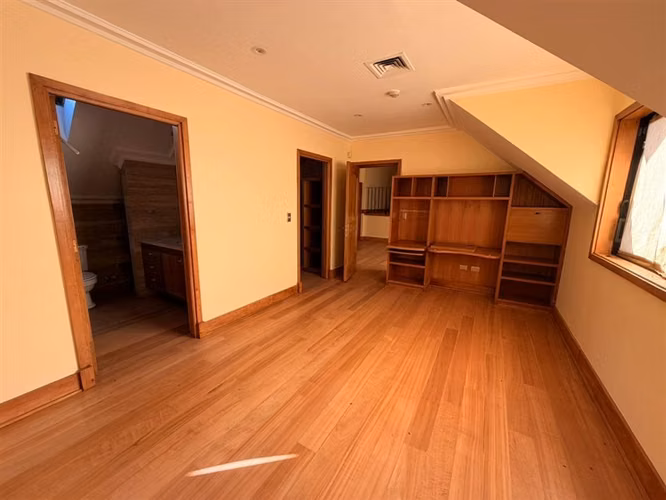 Casa remodelada en calle tranquila cercana Santiago College