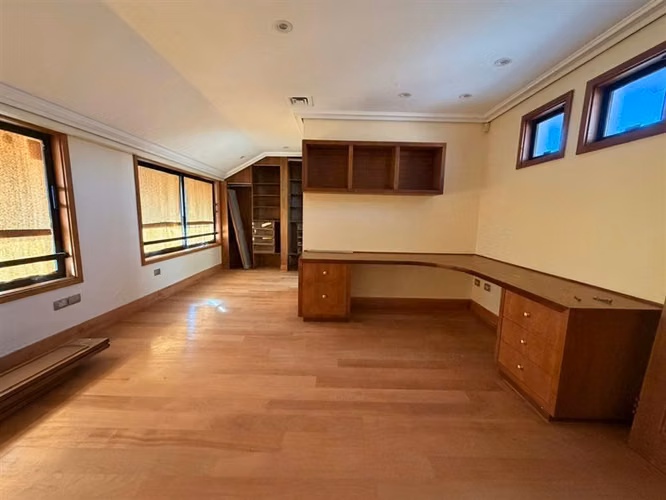 Casa remodelada en calle tranquila cercana Santiago College