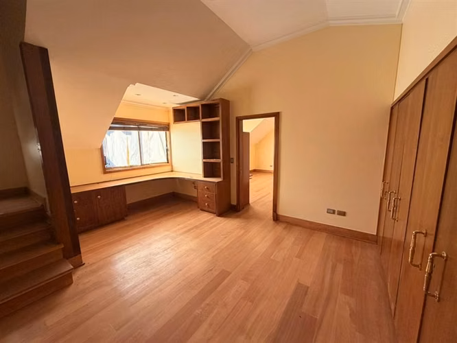 Casa remodelada en calle tranquila cercana Santiago College