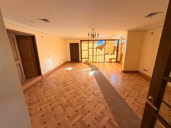 Casa remodelada en calle tranquila cercana Santiago College