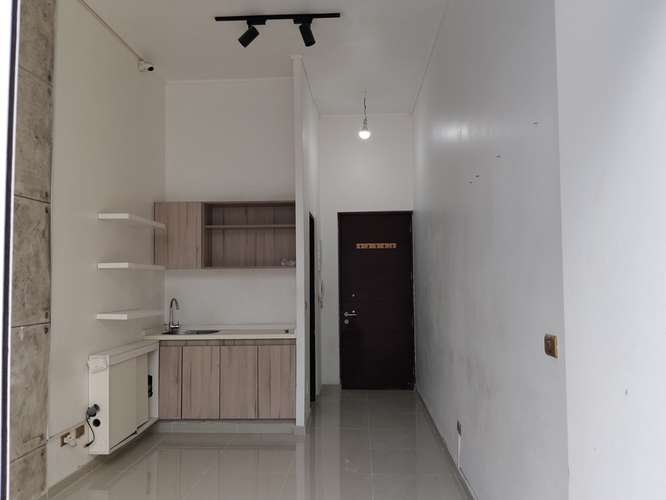 Arriendo local con baño, estación  para cafe ,usos oficina o spad de peluqueria  1 est 1 bod