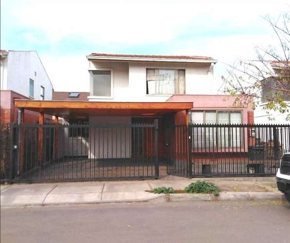Casa en arriendo de 3 dorm. Frente a clínica Indisa Maipu