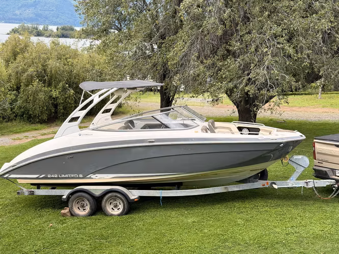 Lancha Yamaha 242 Limited S 2016