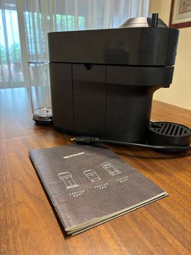 Cafetera Nespresso modelo VERTUO POP